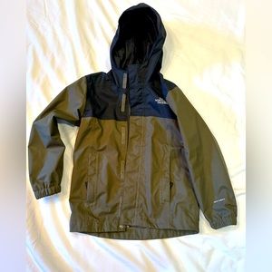 Boys The North Face rain coat. Size 5
